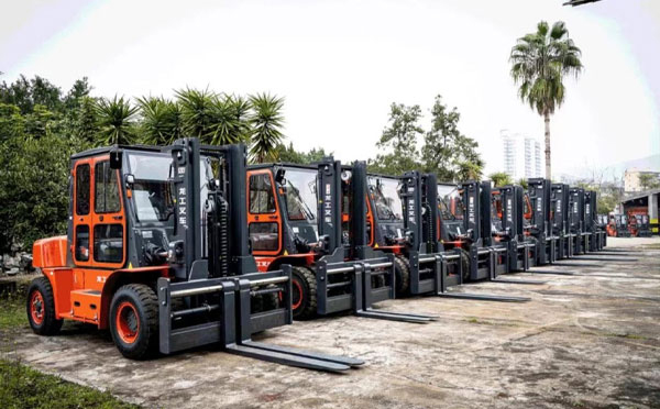 现代物流与仓储作业中的核心装备:白银叉车的技术演进与应用价值 现代物流与仓储作业中的核心装备:白银叉车的技术演进与应用价值